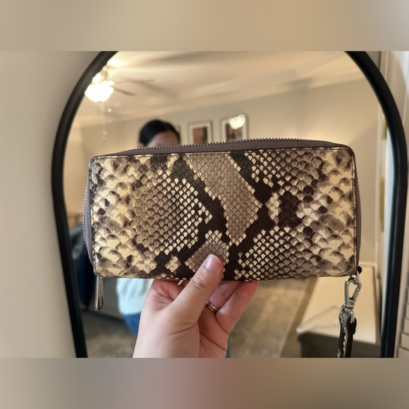 Michael Kors Continental Wallet Embossed Leather Python Print Beige/Gray - Picture 2 of 4